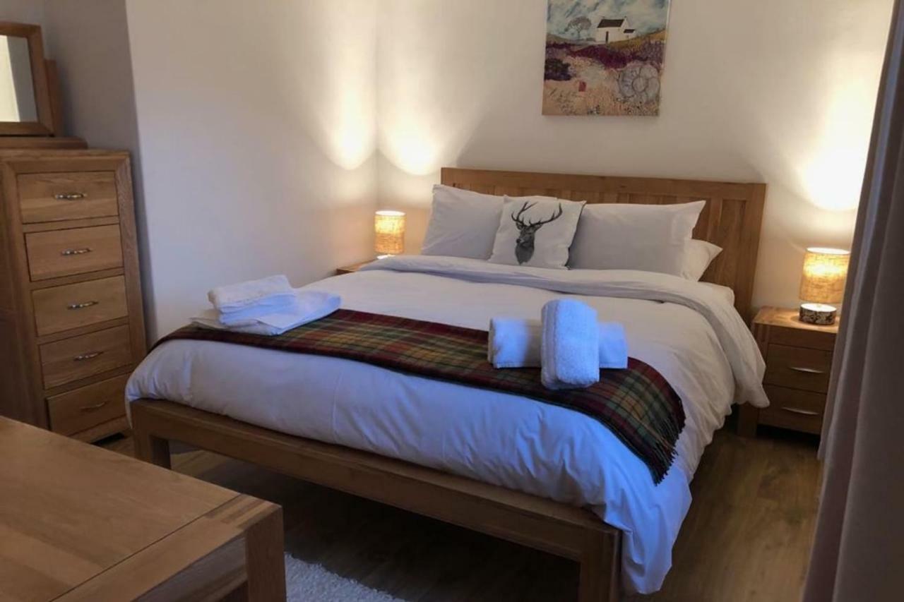 12 Lochiel Road Apartment Форт Уилям Екстериор снимка