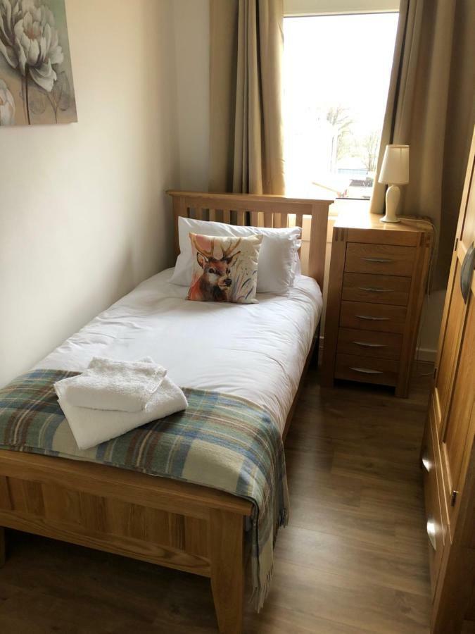 12 Lochiel Road Apartment Форт Уилям Екстериор снимка